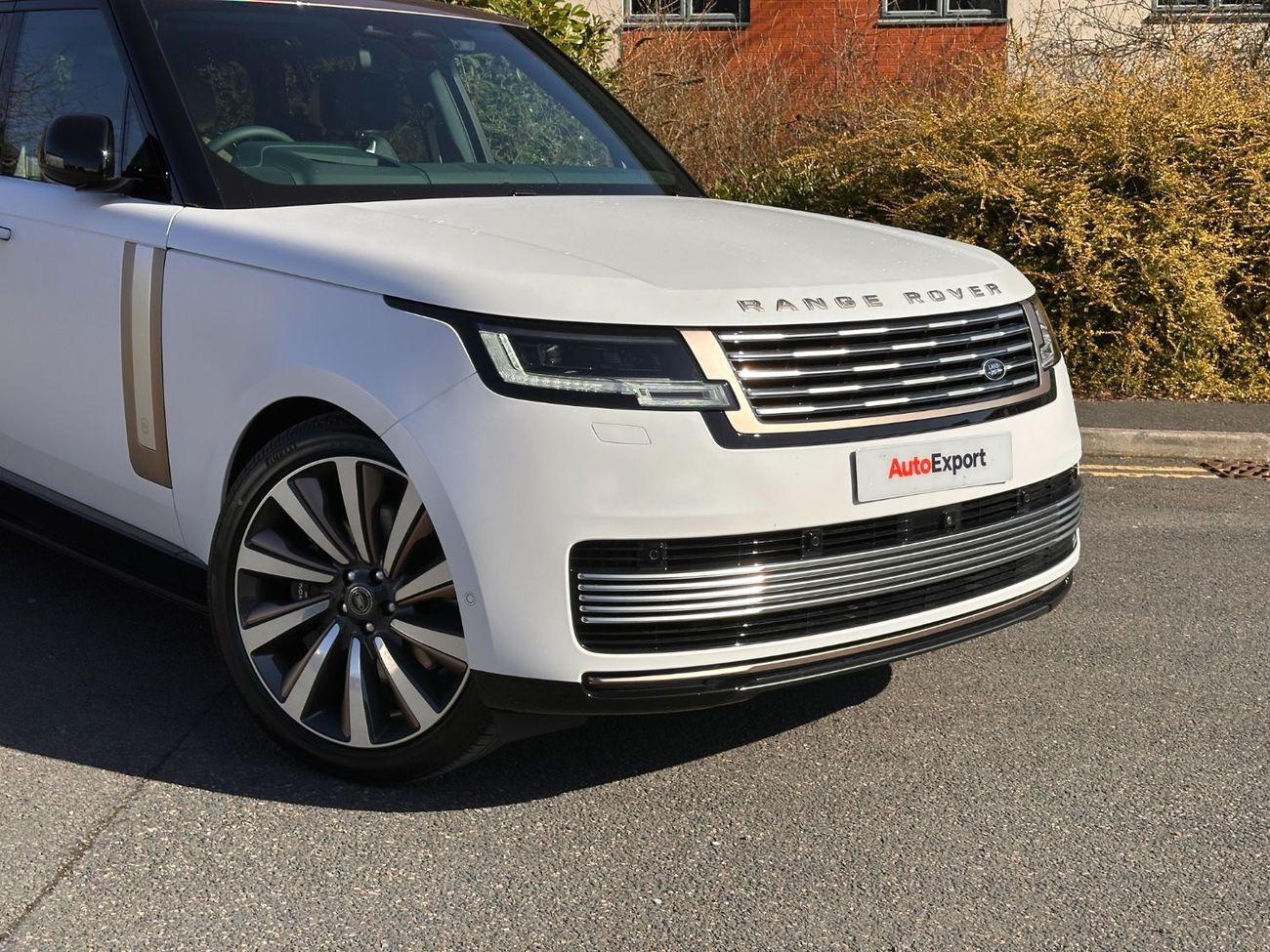 لاند روفر رينج روفر SV 4.4L P615 V8 Right Hand Drive