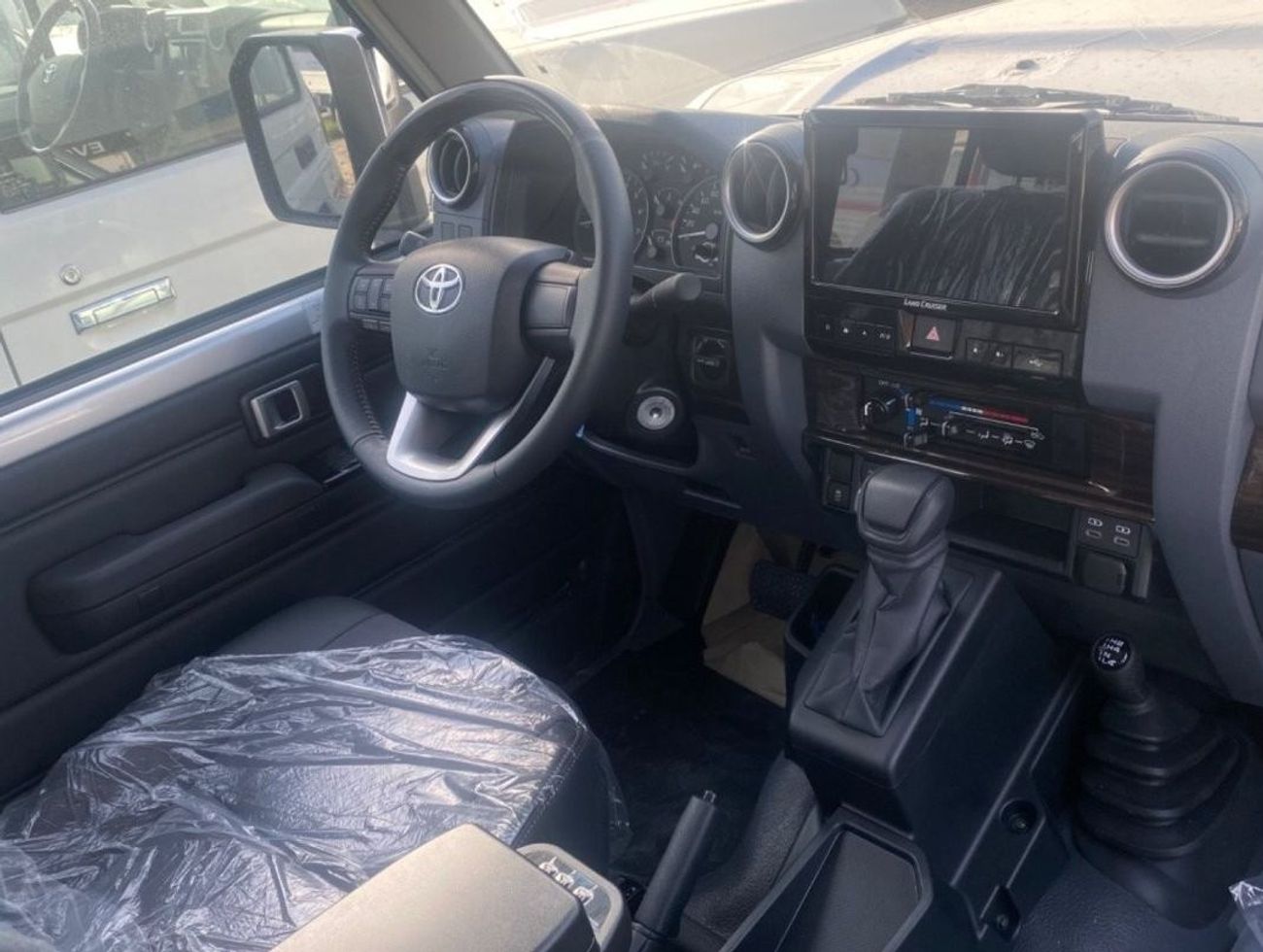 تويوتا لاند كروزر بيك آب 4.0L D/C