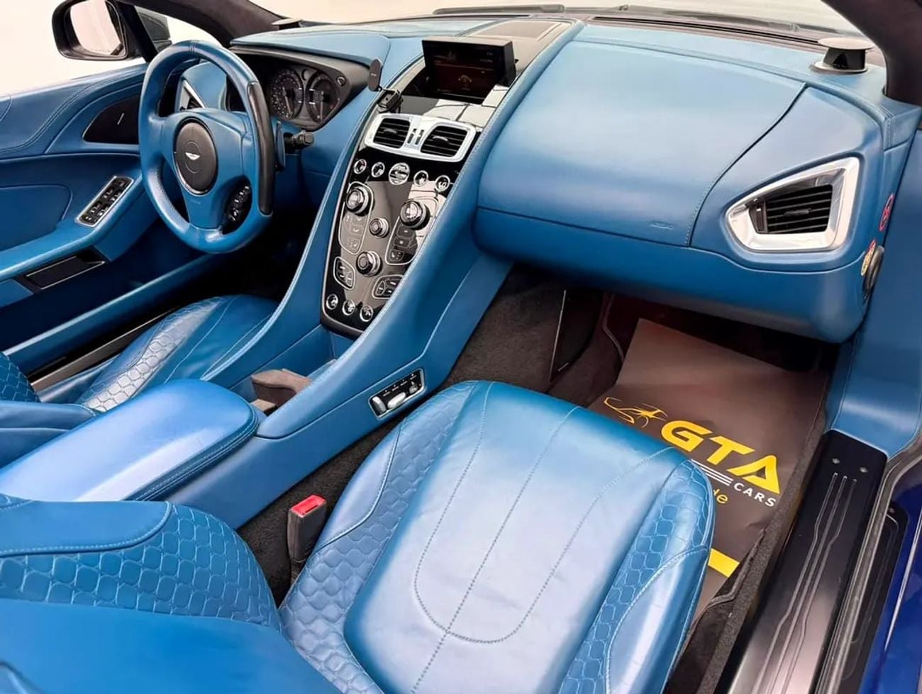 Aston Martin Vanquish VOLANTE