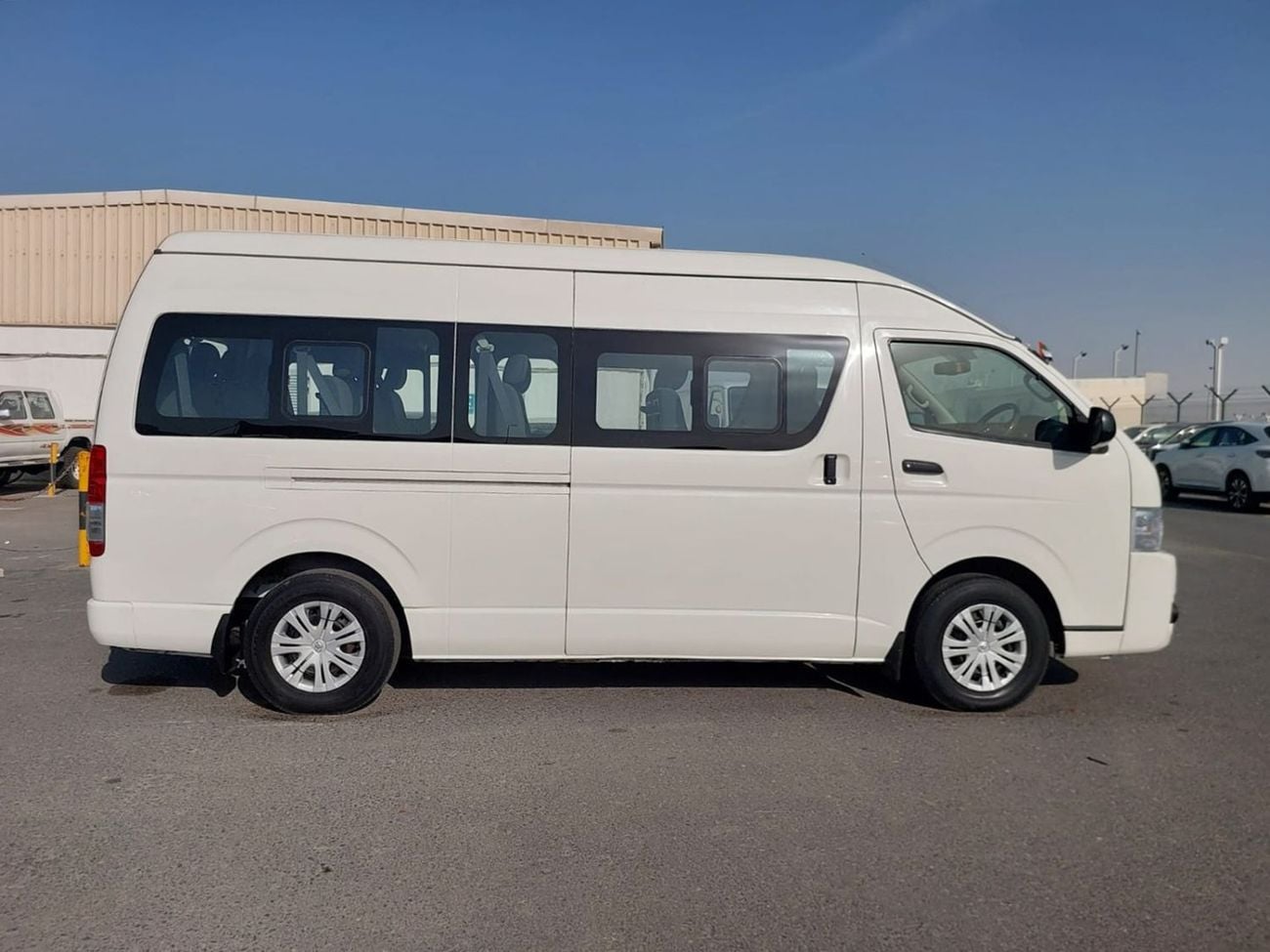 Toyota Hiace TOYOTA HIACE COMMUTER VAN RHD 2015 MODEL 3.0 L DIESEL AUTOMATIC(PM15677)