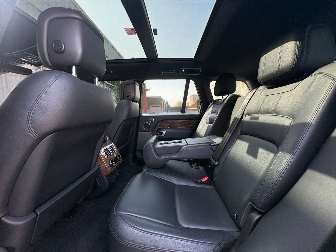 Land Rover Range Rover HSE 3.0L (375 HP) V6 | 2019 | GCC SPECS | AED 2,400 PER MONTH