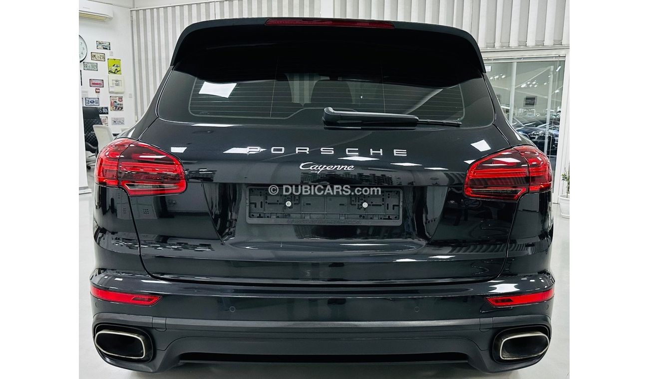 Porsche Cayenne Std GCC .. FSH .. Low Milegea .. Perfect Condition .. Top Range ..  V6.