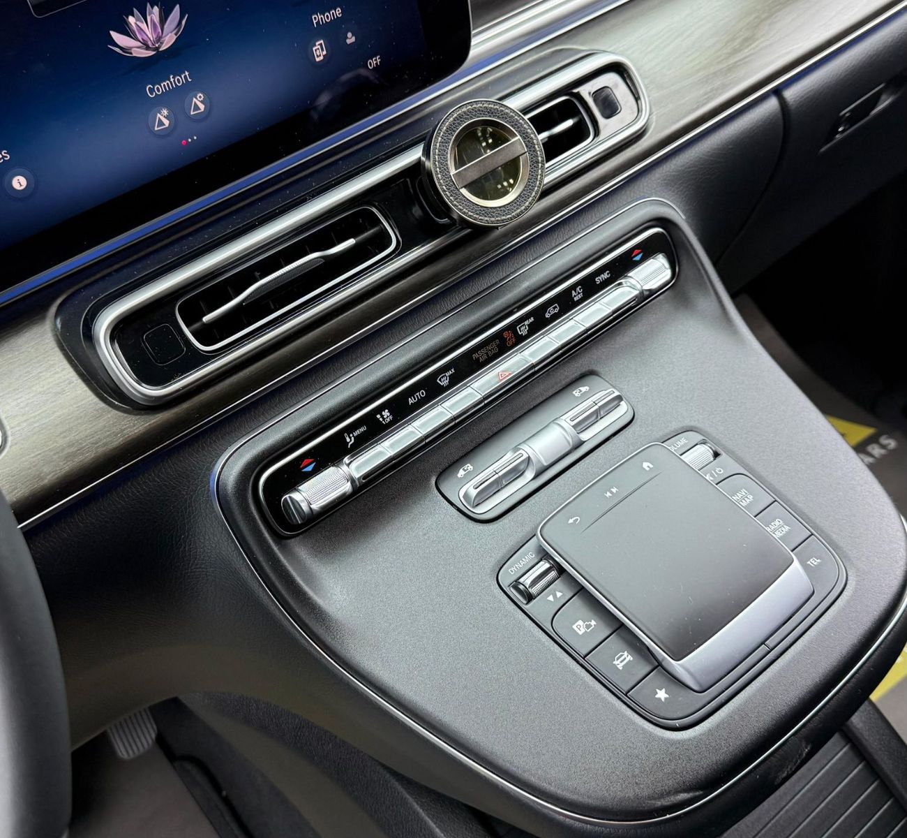 Mercedes-Benz V 300 2025 Mercedes Benz V300, 3 Years Warranty + Service Pack, Full MB Service History, Very Low Km, GCC