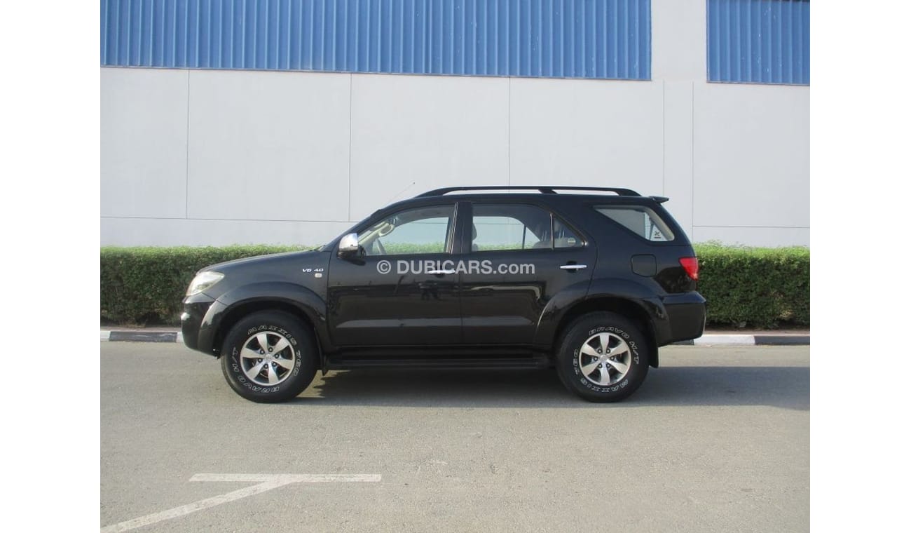 Toyota Fortuner Toyota Fortuner 2006 gulf V6 original paint 100%  ,full services history