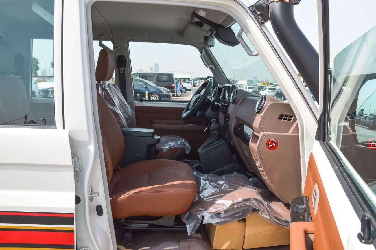 Toyota Land Cruiser Pick Up TOYOTA LAND CRUISER 79 4.0L V6 AT  4WD DC PICKUP 2025