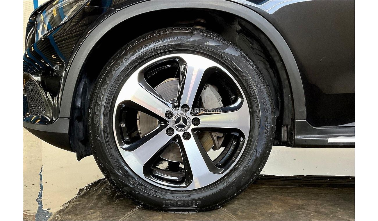 Mercedes-Benz GLC 250 AMG (Half leather seats)