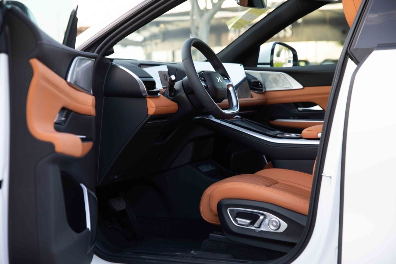 Xpeng G9 2022 Xpeng G9 702 Pro - White inside Brown