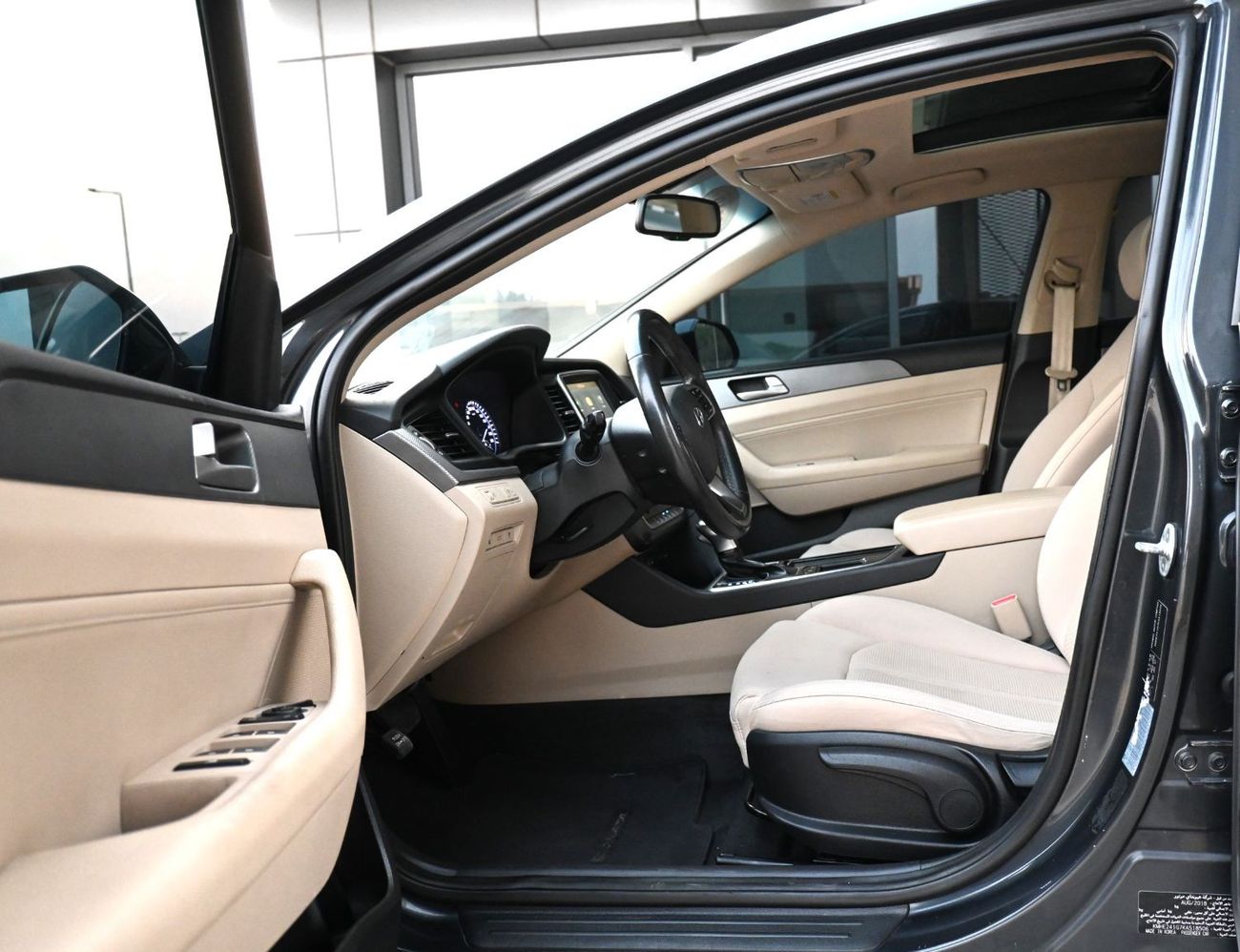 Hyundai Sonata Limited Hyundai Sonata 2019 GCC mid-range in excellent condition, inside and out