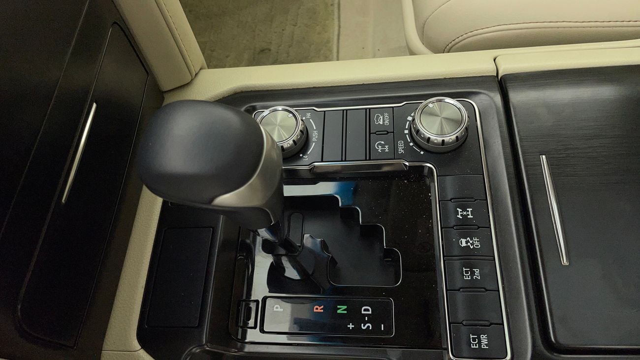 تويوتا لاند كروزر GXR GT 4 | بدون دفعة مقدمة | اختبار القيادة في المنزل