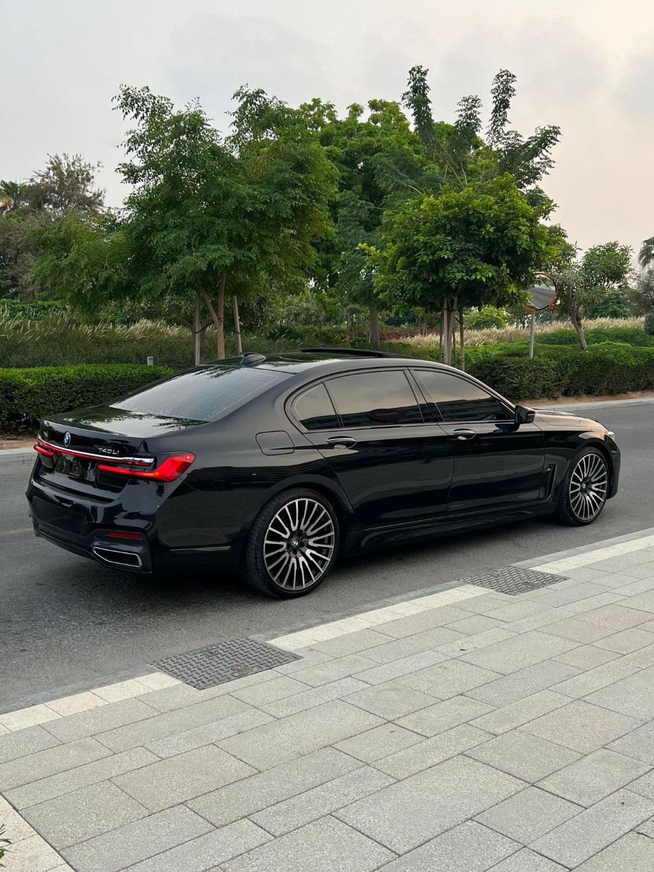 BMW 740i