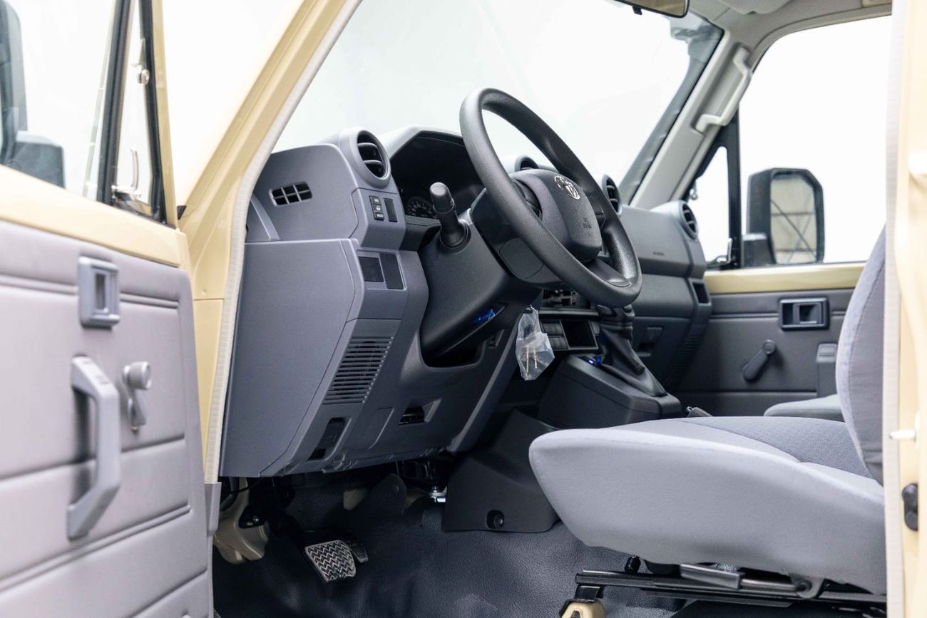 تويوتا لاند كروزر LC78 Hardtop 4.0L - Beige Inside Bluish Grey | Export Only