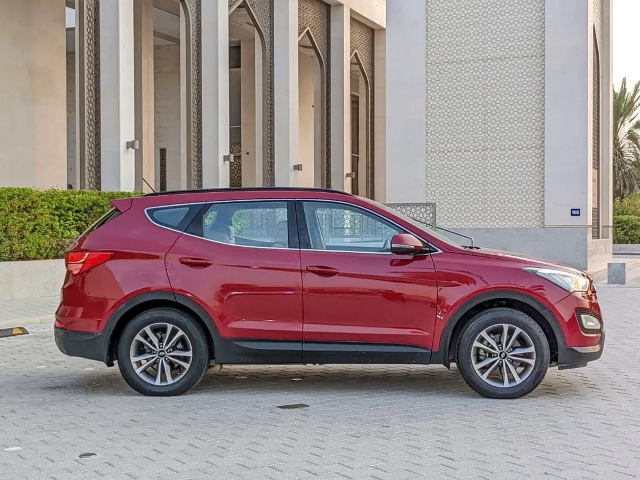 هيونداي سانتا في GCC Mint Condition With Beige Interior Super 7 Seater Family SUV