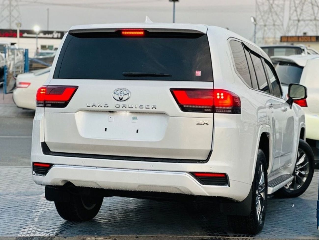 تويوتا لاند كروزر LC300 RIGHT HAND DRIVE