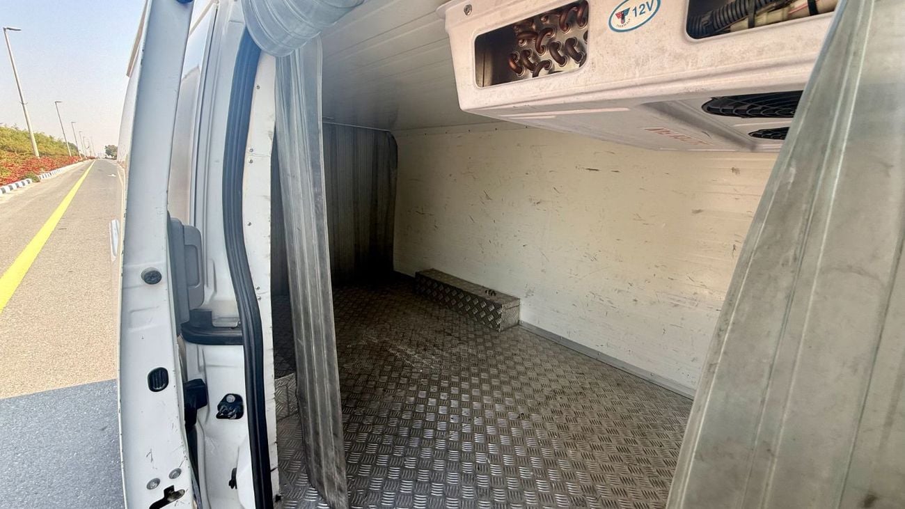 نيسان أورفان Panel Van Std 2.5L A/T (3 Seater) Petrol (5 Door)