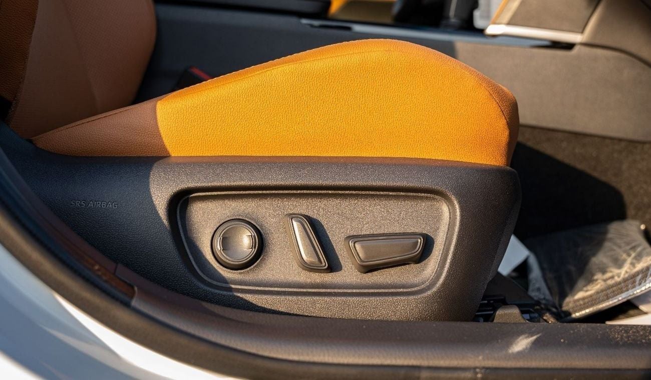 تويوتا كامري Toyota Camry Lumiere 2.5L HEV Full option - GCC (Export Price)