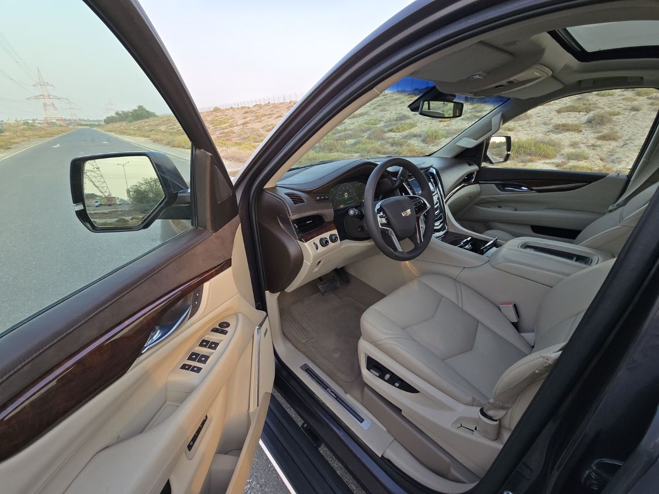 Cadillac Escalade Premium 6.2L CADILLAC ESCALADE 2015 GCC FULL OPITION // PERFECT CONDITION