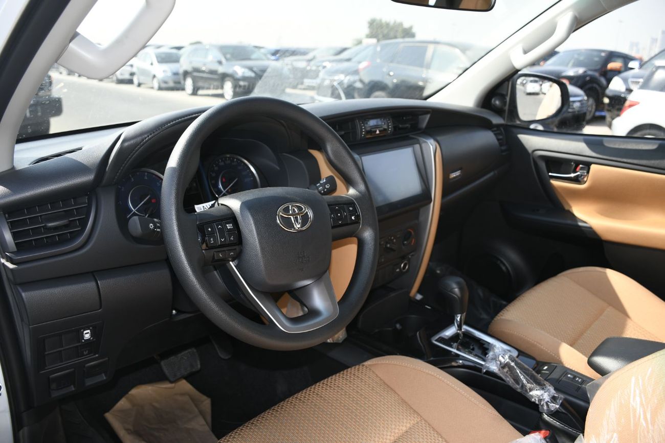 تويوتا فورتونر 2.4L V4 Diesel Automatic  7 Seats GCC (Ready Stock)