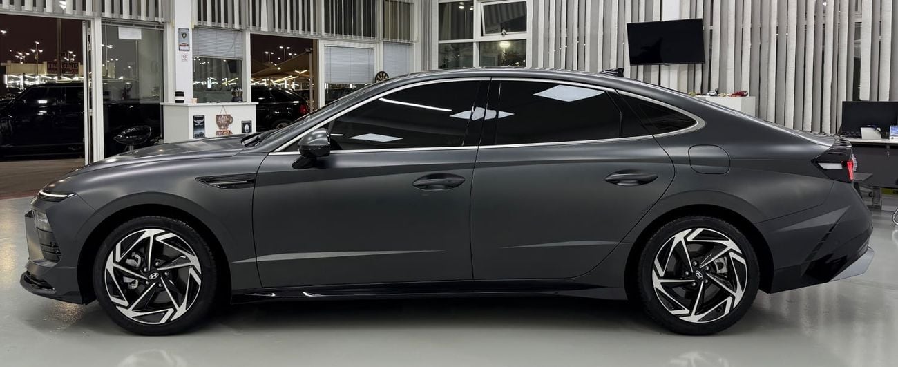 Hyundai Sonata Full option 2.5L GCC .. Brand New Condition .. Top Range .. Low Milegea