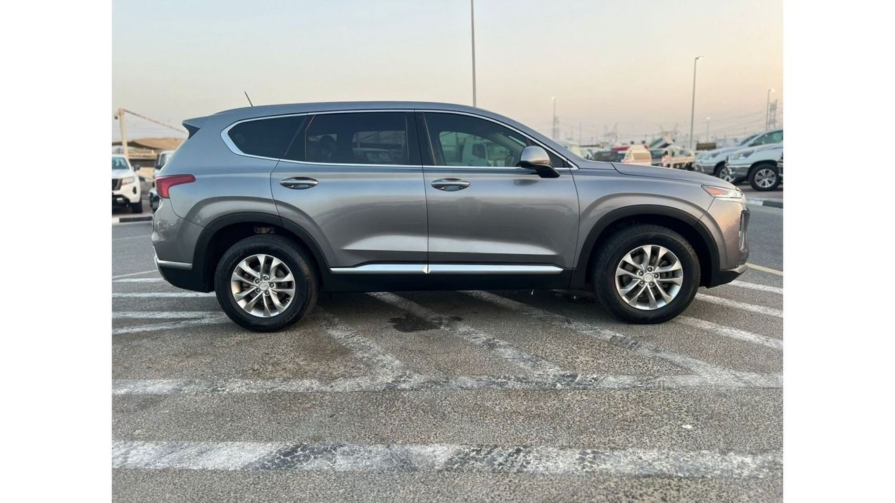 هيونداي سانتا في 2019 HYUNDAI SANTAFE SE -2.4L - V4 -  REAR CAMERA -  PW - LEATHER SEATS - 53000 mileage- VERY CLEAN