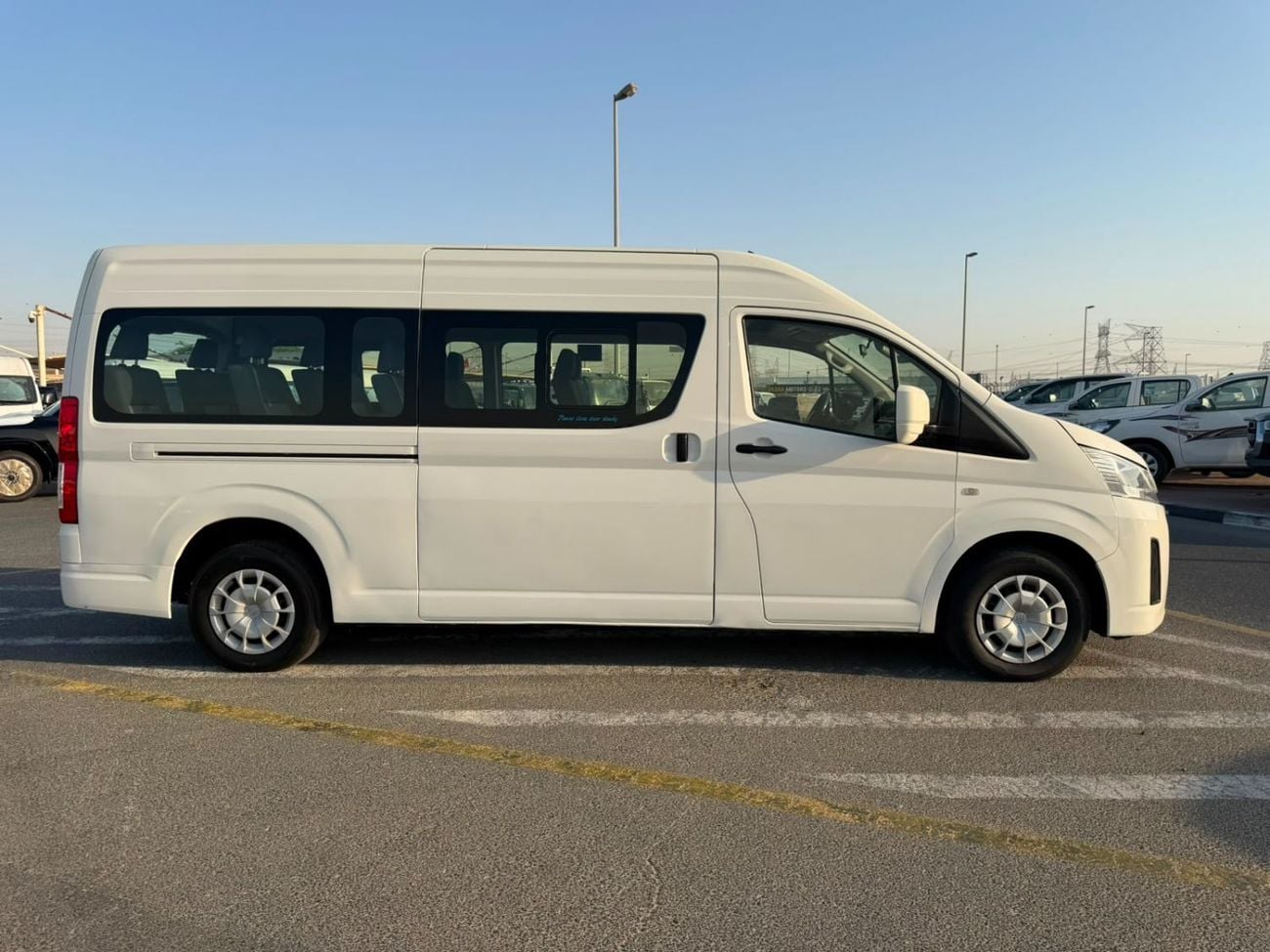 تويوتا هاياس 2020 Toyota Hiace 3.5L V6 GCC- Passenger - Patrol - Manual - 13 Seater - No Accident