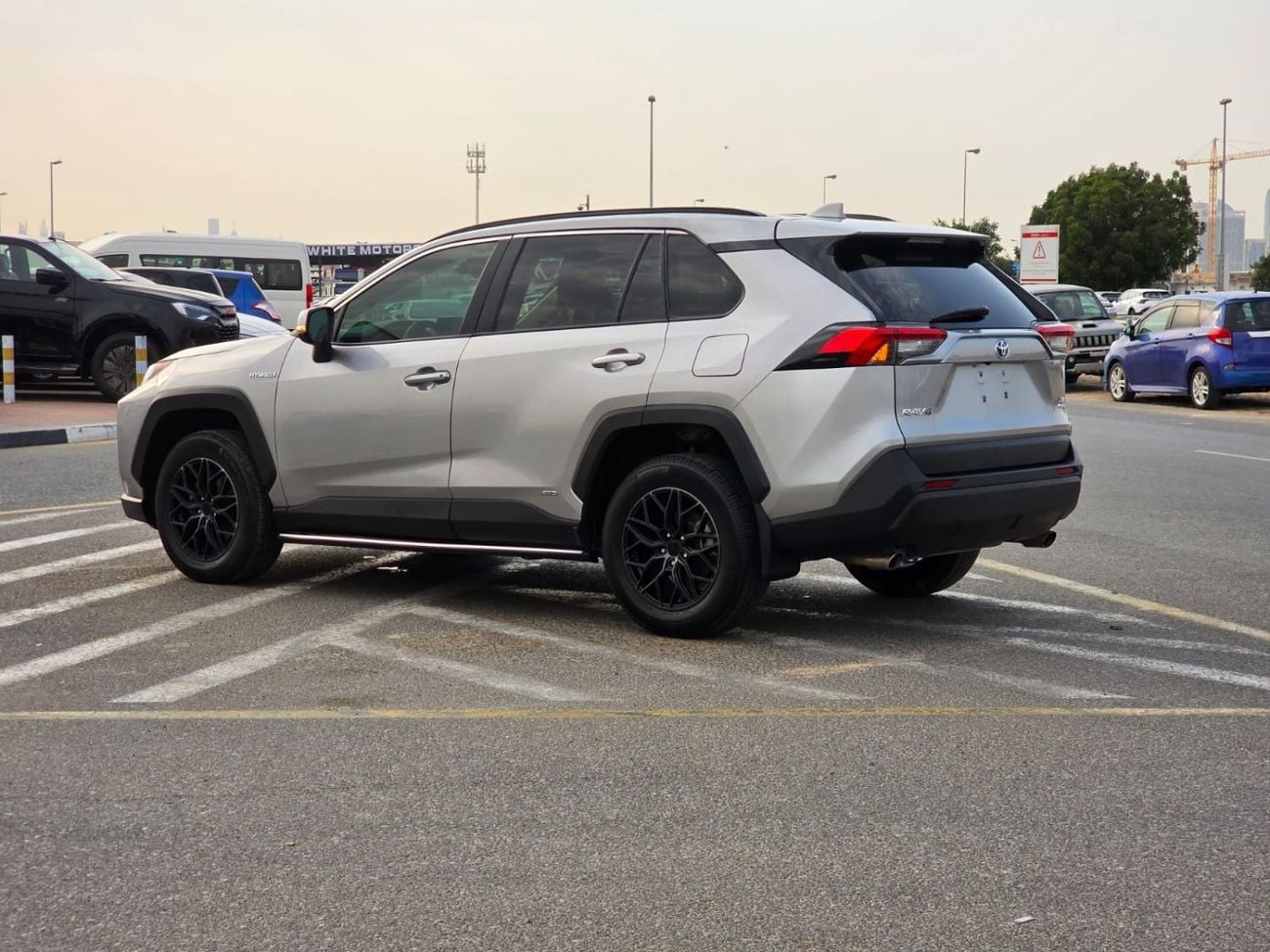 تويوتا راف ٤ 2.5L XLE Hybrid