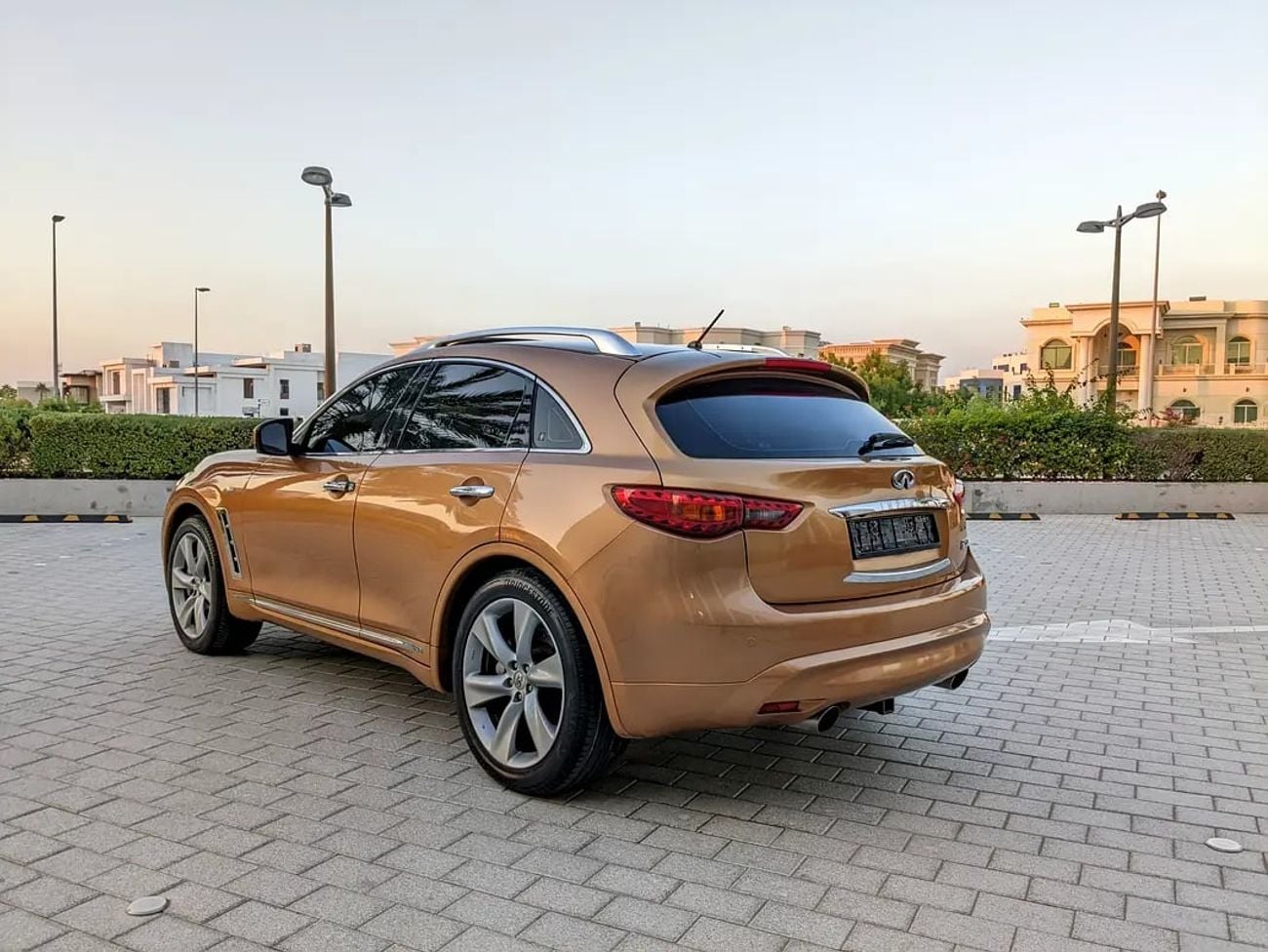 إنفينيتي FX50 Sport GCC Specs Very Clean Agency Mint Condition V8 Premium Luxury SUV