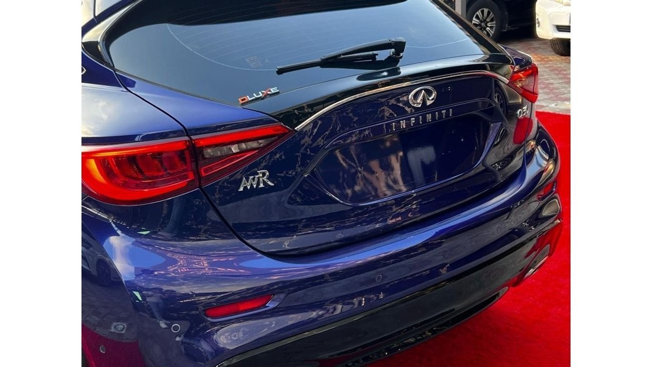 Infiniti Q30 Premium