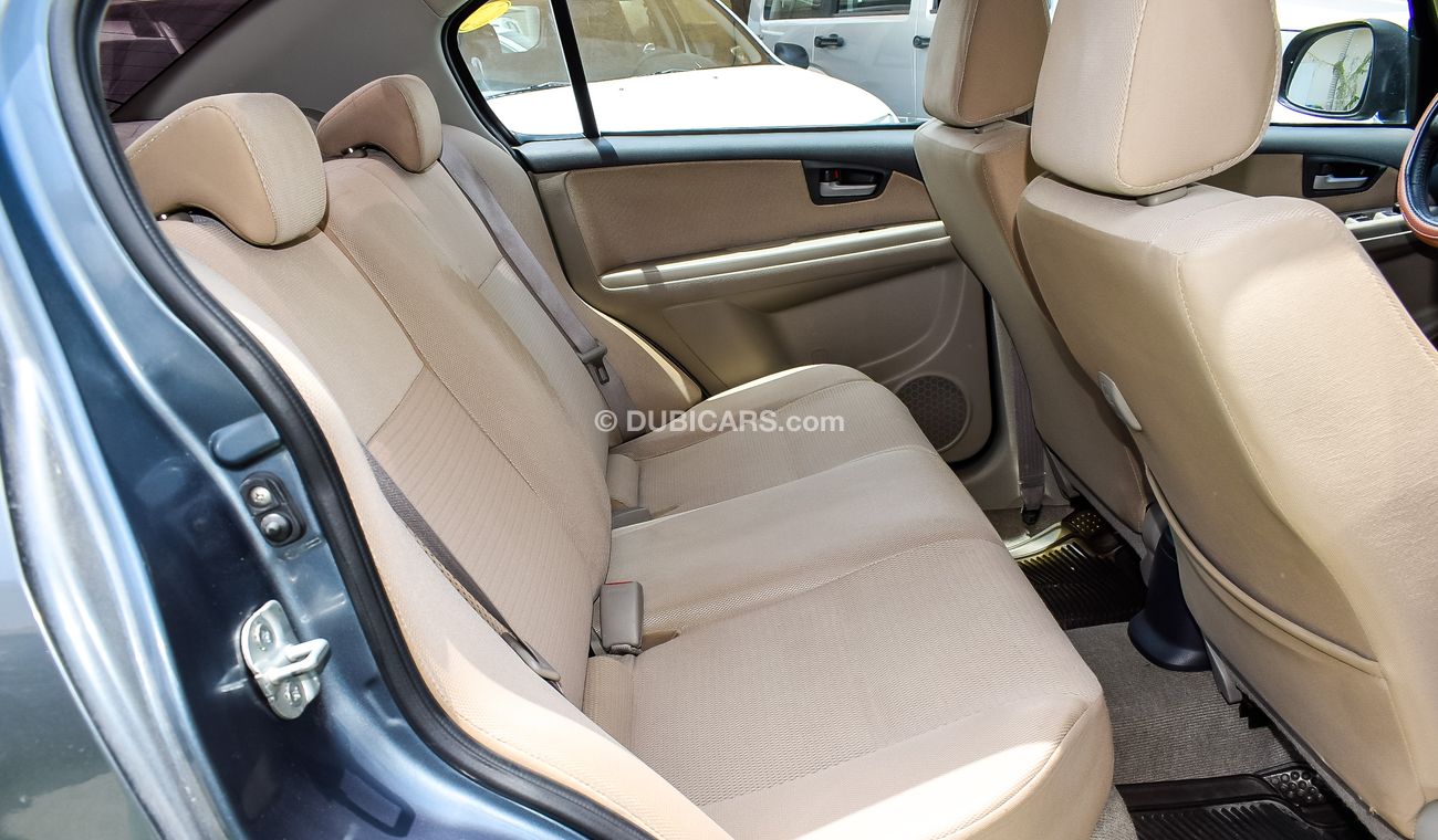 سوزوكي SX4 سيارة بحالة ممتازة وبحالة جيدة
