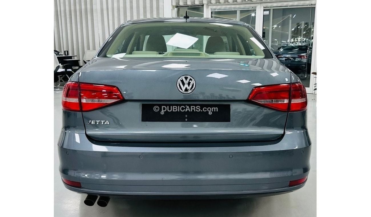 Volkswagen Jetta Trendline S GCC .. Perfect Condition .. 1,6 L ..