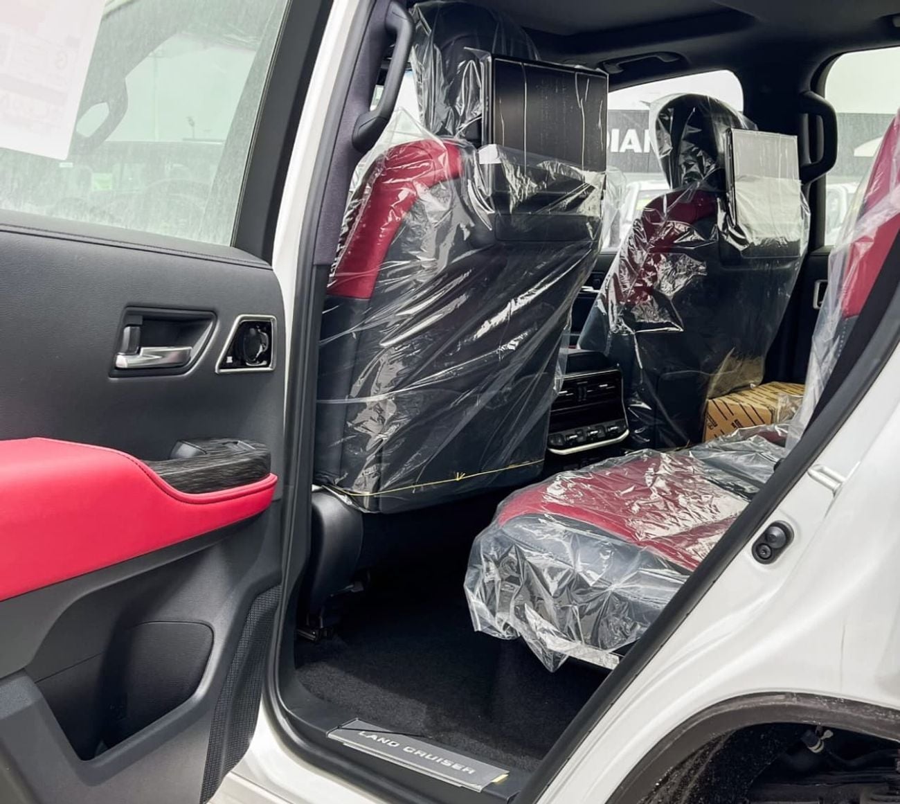 تويوتا لاند كروزر Toyota Land Cruiser VXR 3.5L Twin Turbo Omani 2026