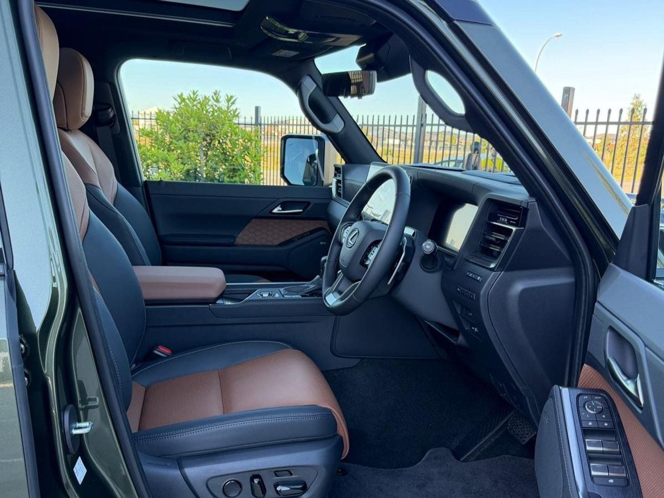لكزس GX550 SPORT LUXURY (EXPORT ONLY) RIGHT HAND DRIVE 3.6L V6 in RIGHT HAND DRIVE (EXPORT ONLY)