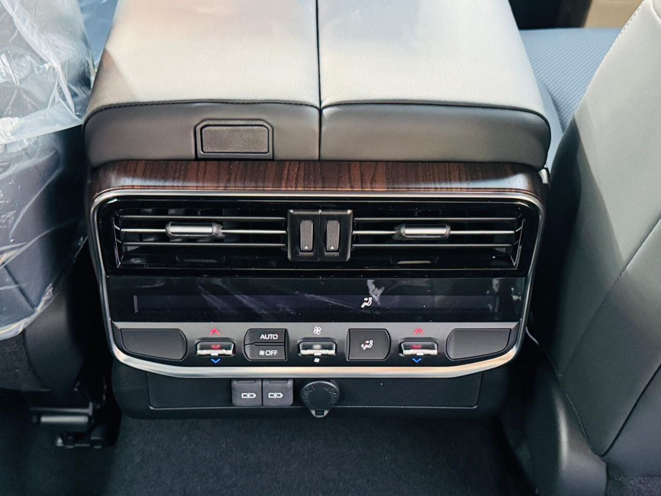 تويوتا لاند كروزر TOYOTA LANDCRUISER 300 VX 3.5L PTR 2026