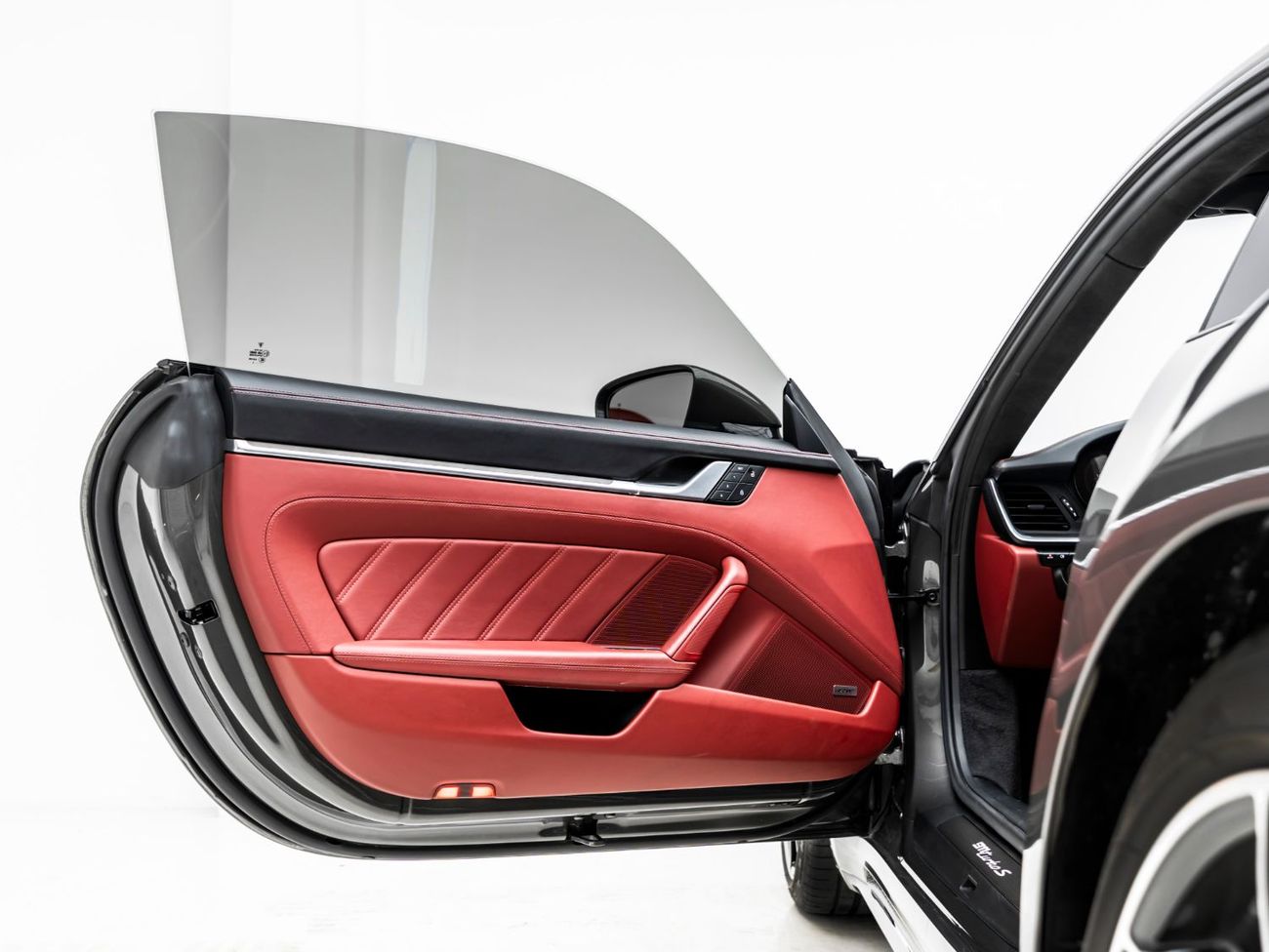 بورش 911 Turbo S 3.8L (640 HP) Coupe