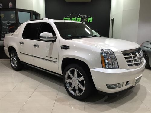 Cadillac Escalade Cadillac Escalade EXT 2012 model done 59000 kms only, gulf specs, under warranty, showroom condition