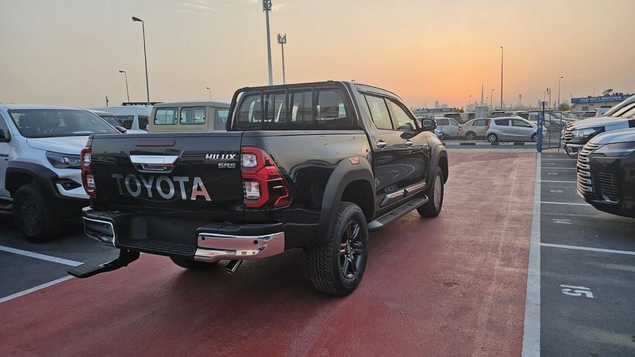تويوتا هيلوكس TOYOTA HILUX 4.0 FENDER BLACK 2025