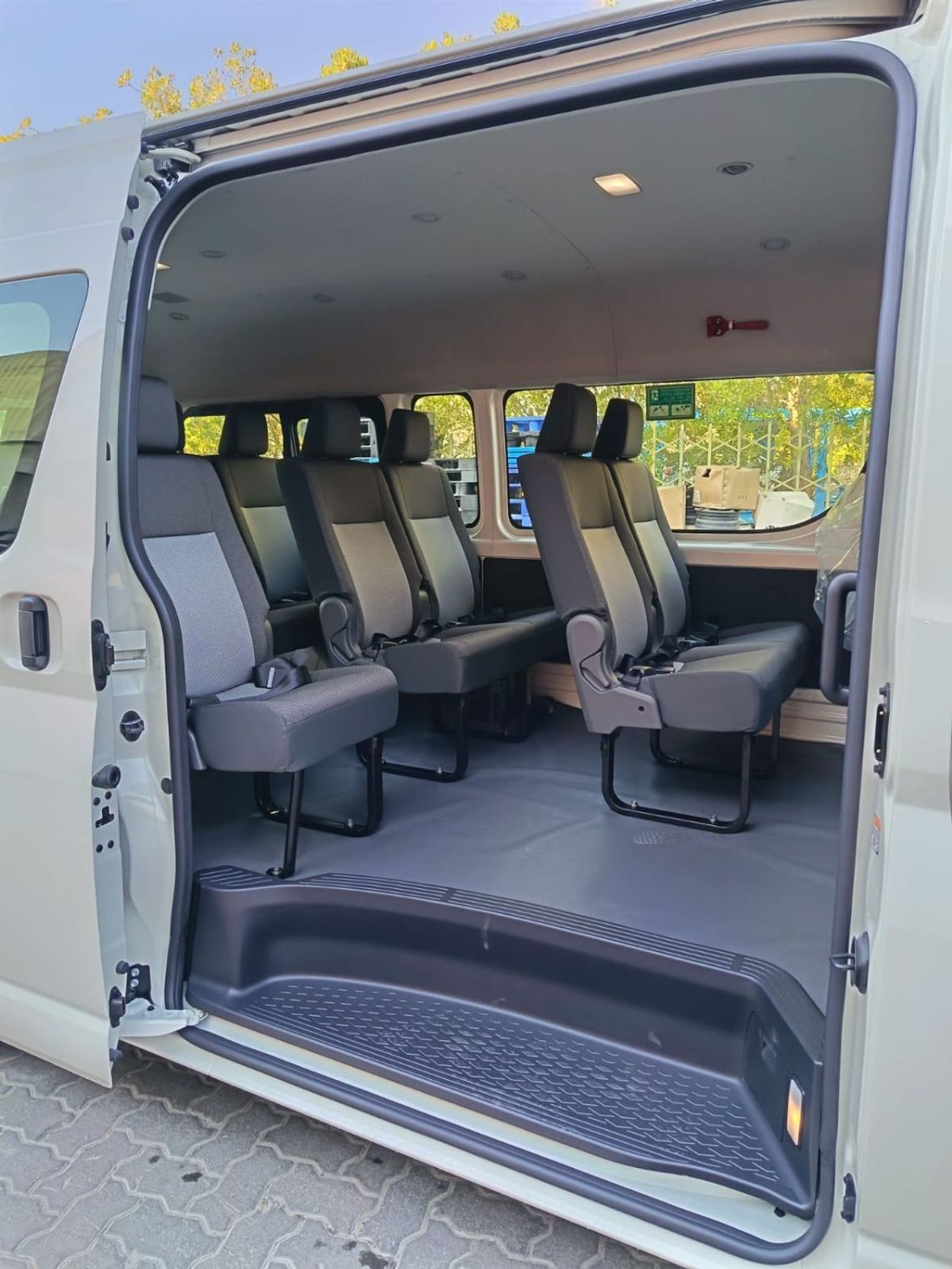 تويوتا هاياس NEW TOYOTA HIACE 2.8L DIESEL 13STR BUS DX M/T 2026 MODEL