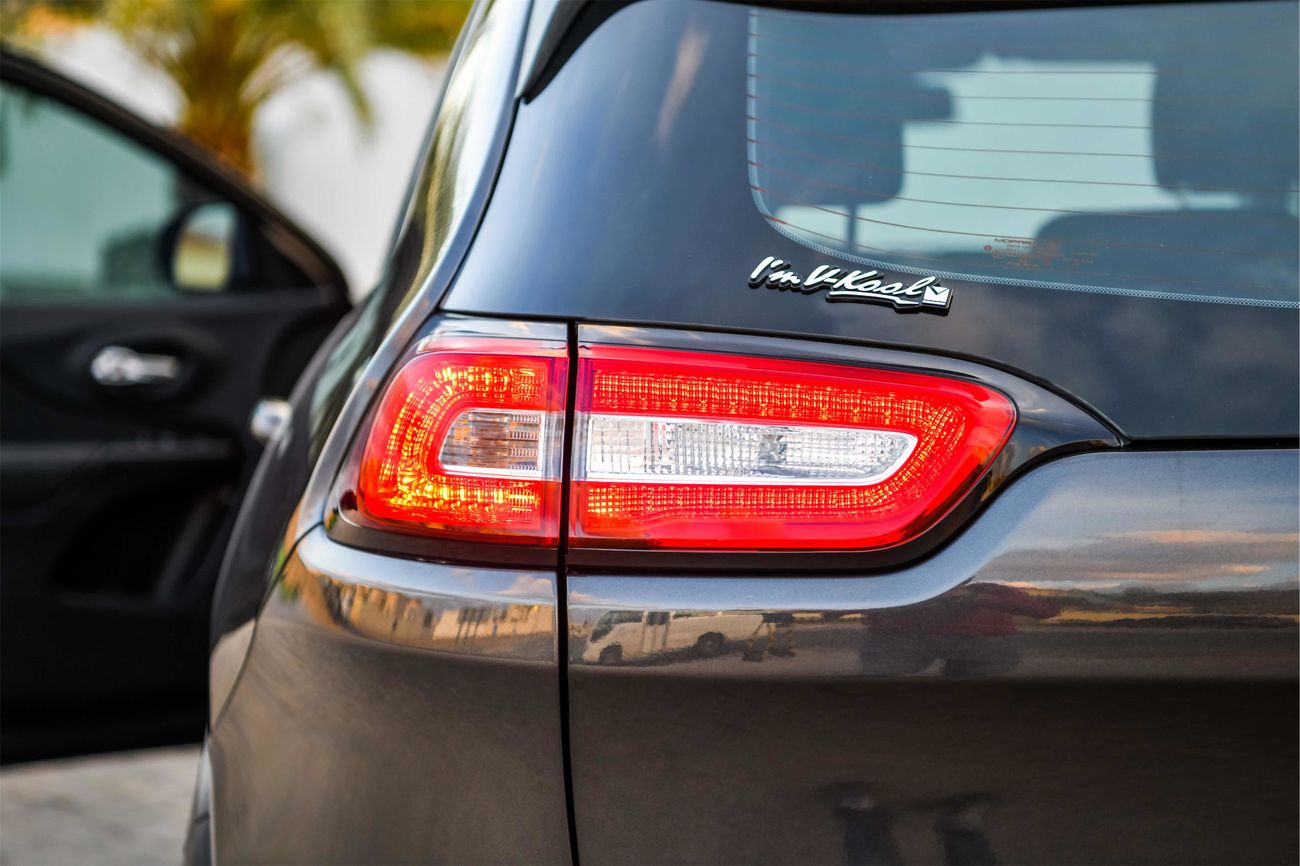 Jeep Cherokee 3.2L V6 Limited - 2016 - 7000 Kms Only! - AED 1,938 PM - 0 Downpayment