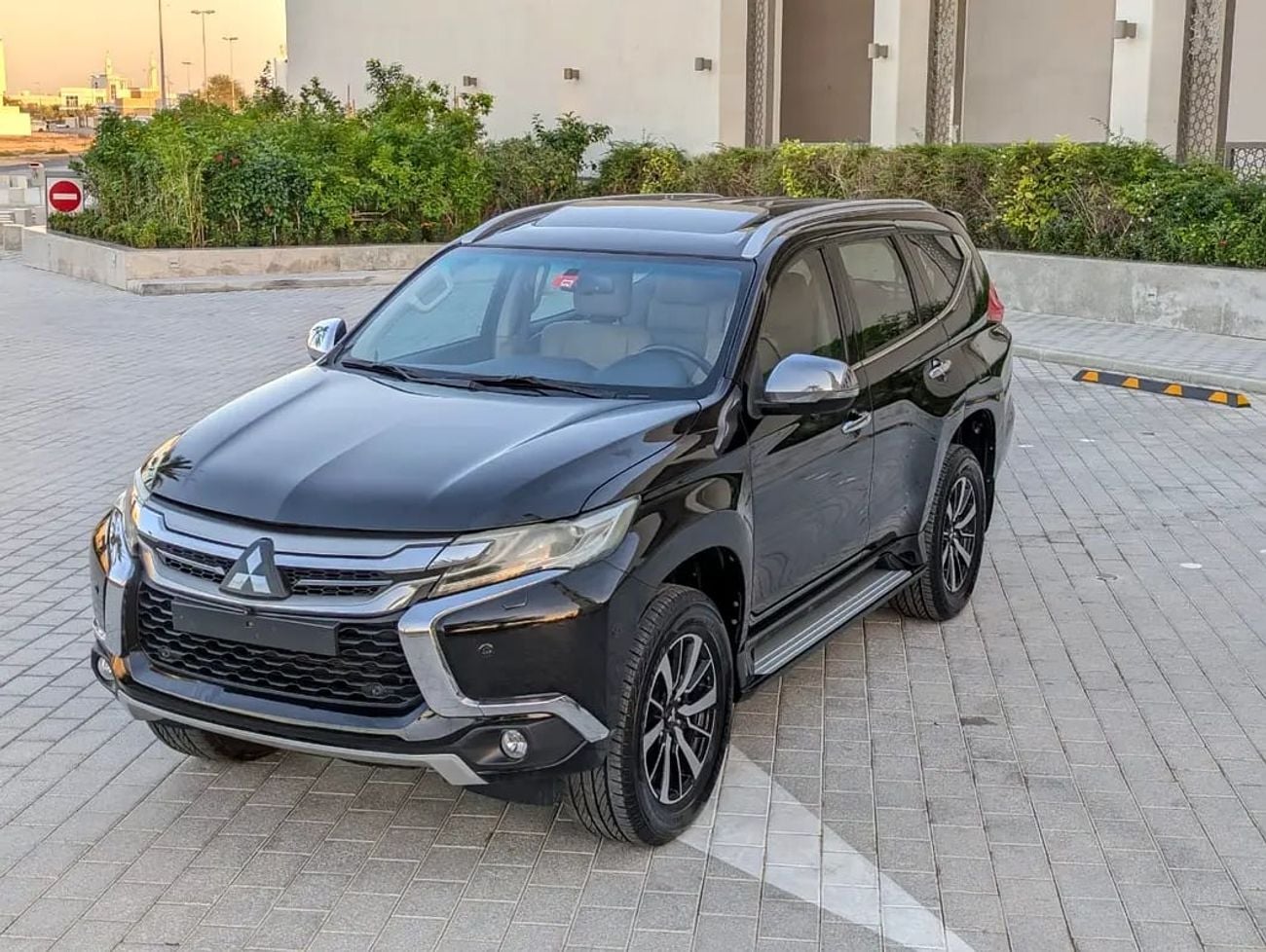 ميتسوبيشي مونتيرو سبورت FULL OPTION GLS TOP GCC IN EXCELLENT CONDITION