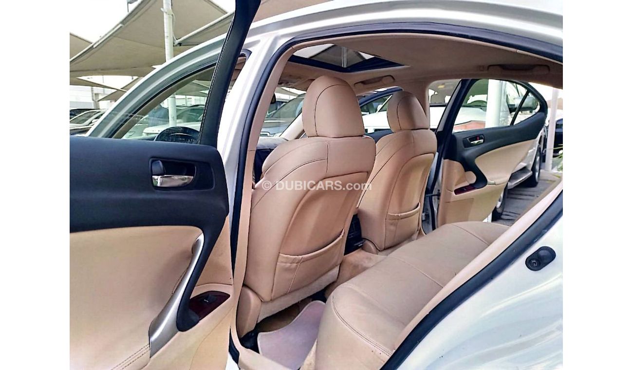 لكزس IS 300 خليجى موديل 2008 رقم واحد فتحة جلد رنجات حساسات بحالة ممتازة لاتحتاج لأى مصاريف