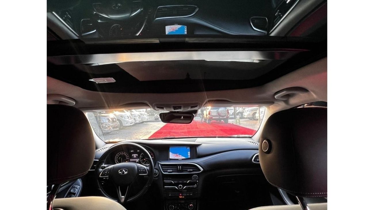 Infiniti Q30 Premium