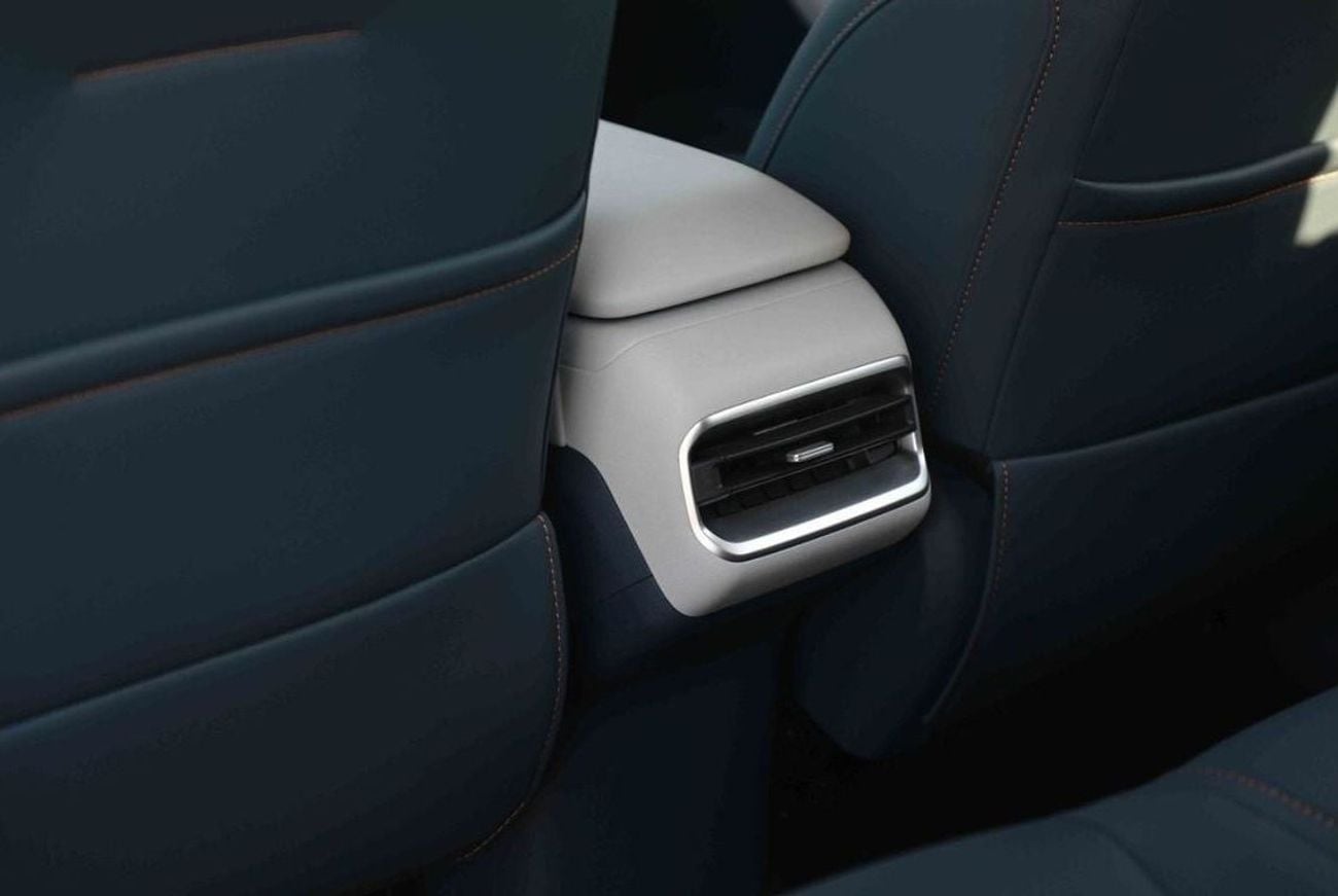 Deepal G318 STD 2024 Changan Deepal G318 Air Suspension - Plug-in Hybrid - Silver inside Blue