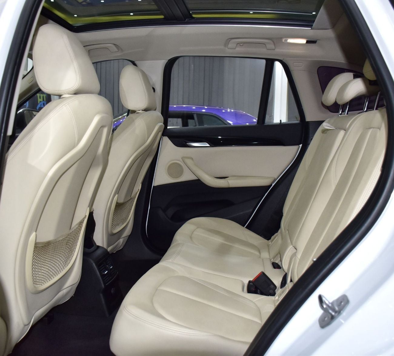 BMW X1 SDRIVE 20i EXCLUSIVE EXCELLENT DEAL for our BMW X1 sDrive20i ( 2017 Model ) in White Color GCC Specs