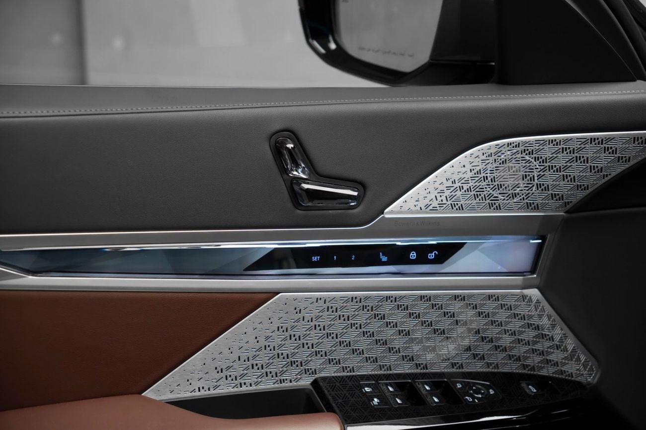 بي أم دبليو 740i LUXURY PURE EXCELLENCE