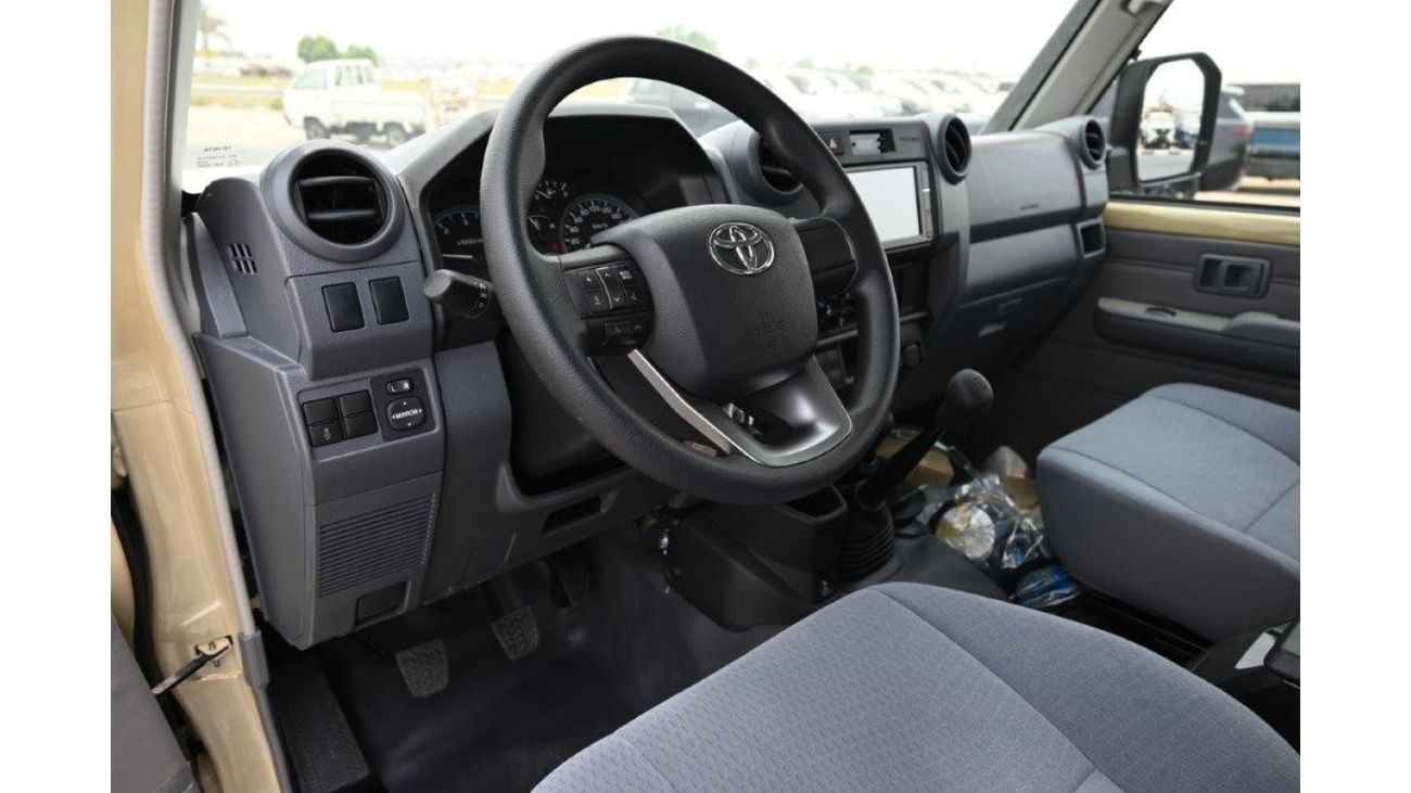 تويوتا لاند كروزر بيك آب Double Cab V8 4.5L Diesel MT with Front / Rear Diff Lock, Black Wheels, Winch