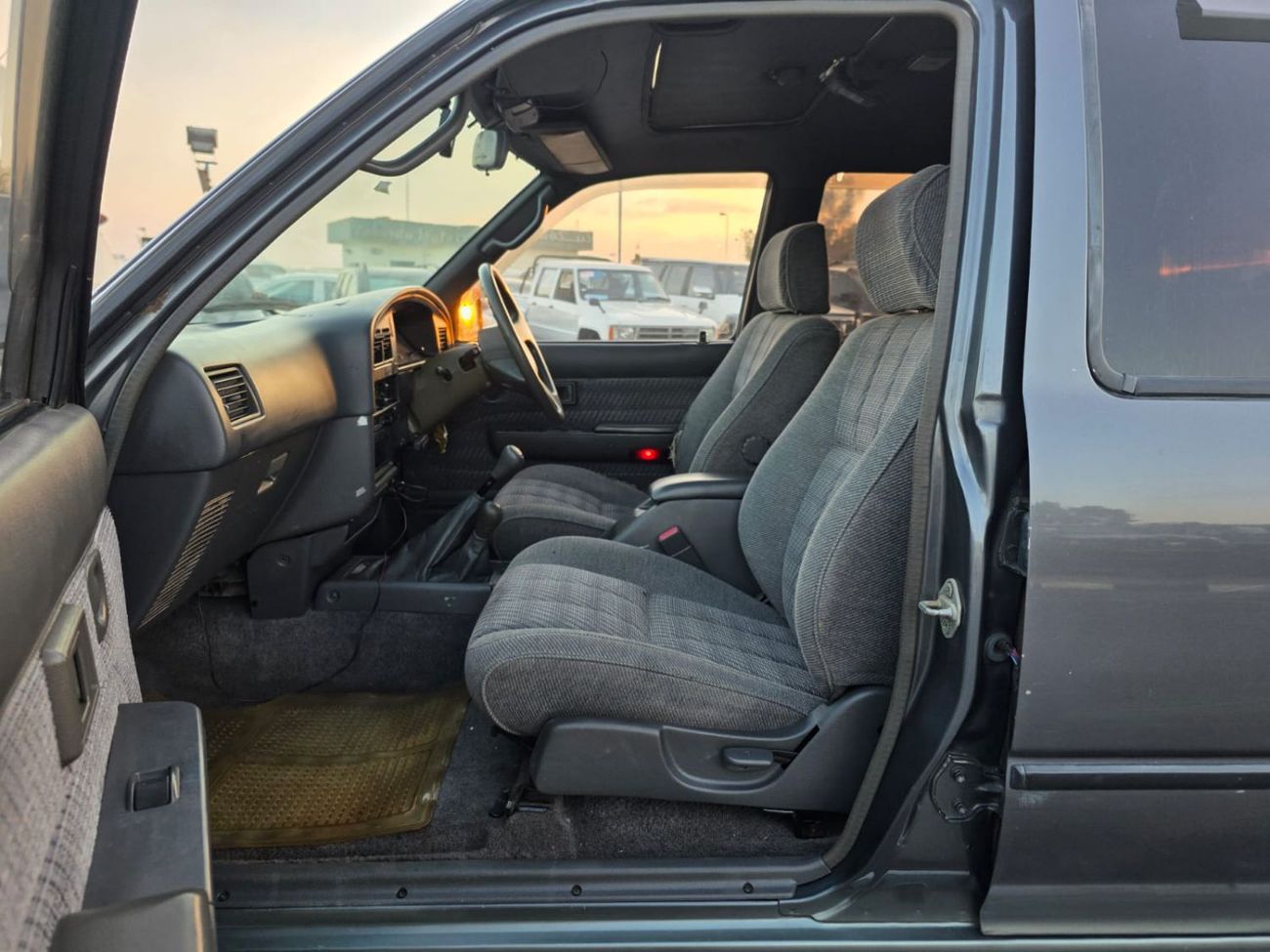 Toyota Hilux TOYOTA HILUX PICKUP RHD 1992 MODEL 2.8 L DIESEL MANUAL(PM11077)