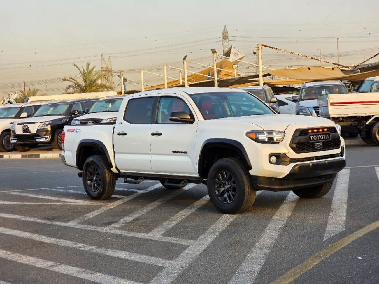 تويوتا تاكوما 2023 Model SR5 Push button, 4x4 and leather seats