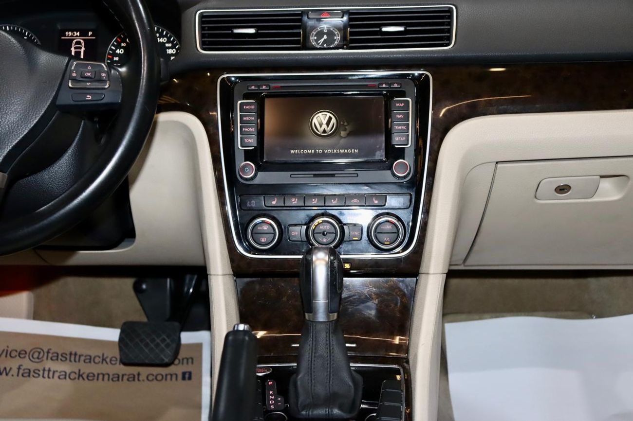 Volkswagen Passat SEL 2.5L VOLKSWAGEN PASSAT | GCC | V5 | 2016 | NO ACCIDENT HISTORY