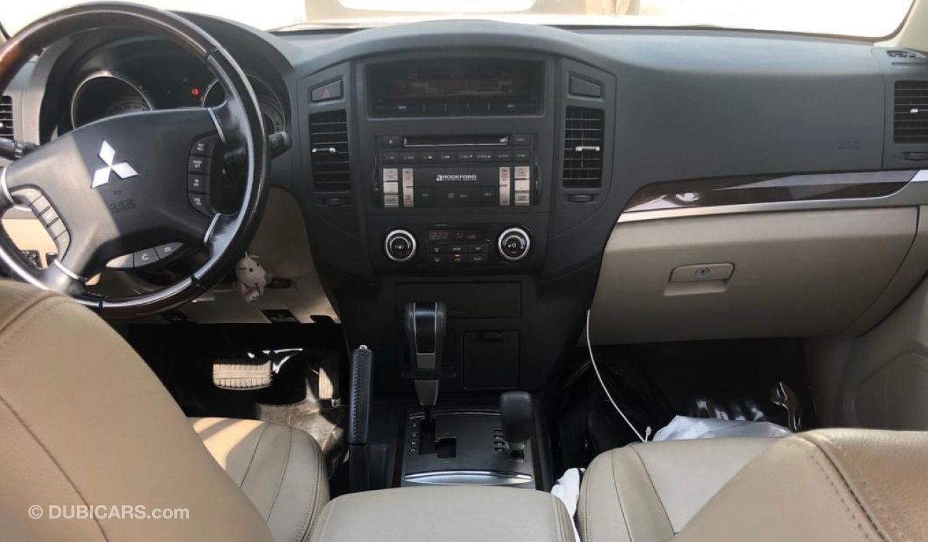 ميتسوبيشي باجيرو Pajero 2014 3.5v6 fulloption low mileage