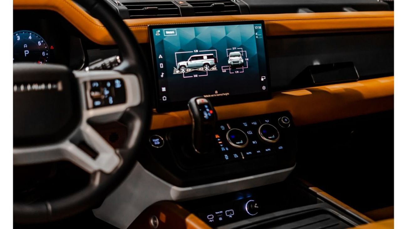 Land Rover Defender 2023 Landrover Defender 130 HSE P400, 2028 Al Tayer Warranty + Service Contract Valid, Low KMs, GCC