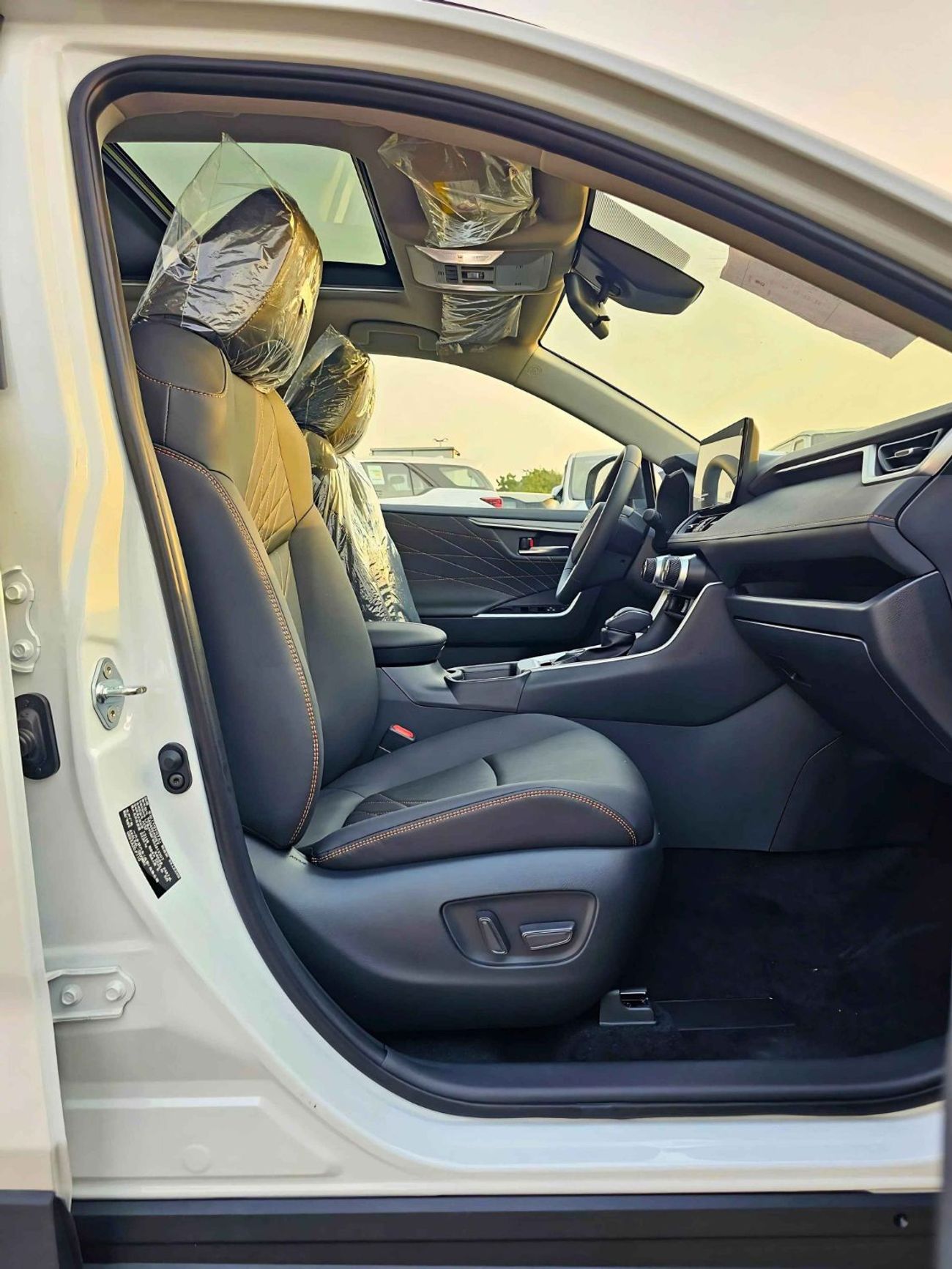 تويوتا راف ٤ HYBRID/ELITE PLUS E-CVT/2.5L V4 4WD/PANORAMIC ROOF, POWER SEATS (CODE # RHEP4)